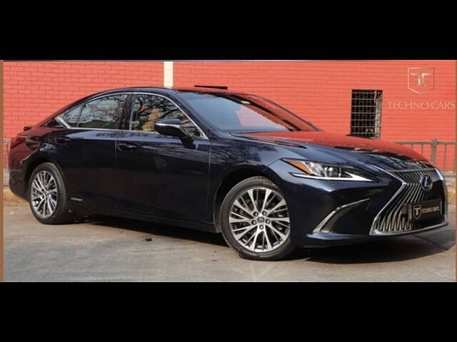 Used Lexus ES 300h Luxury in Mumbai