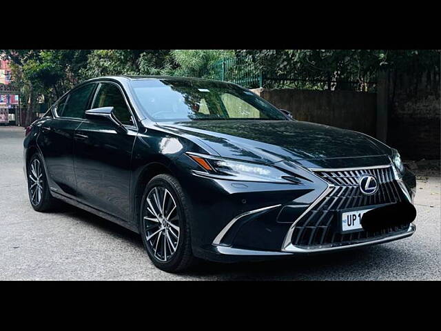 Used Lexus ES 300h Luxury in Delhi