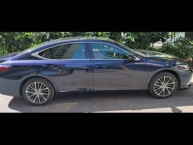 Used Lexus ES 300h Luxury in Mumbai