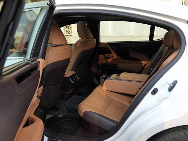 Used Lexus ES 300h Luxury in Pune