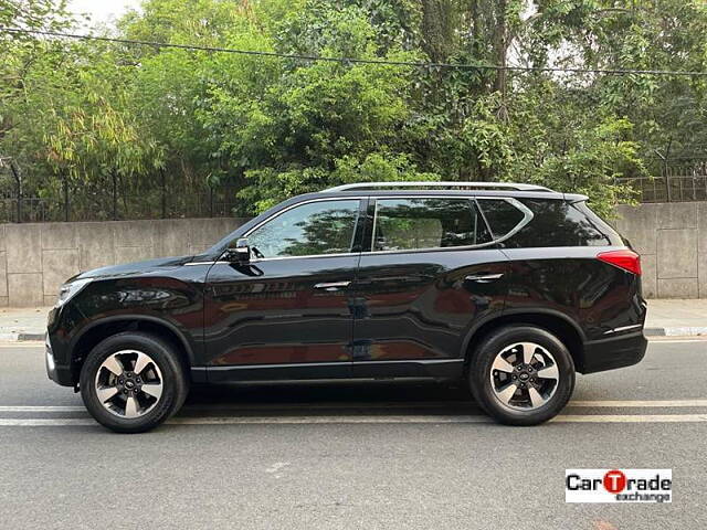 Used Mahindra Alturas G4 2WD High AT in Delhi