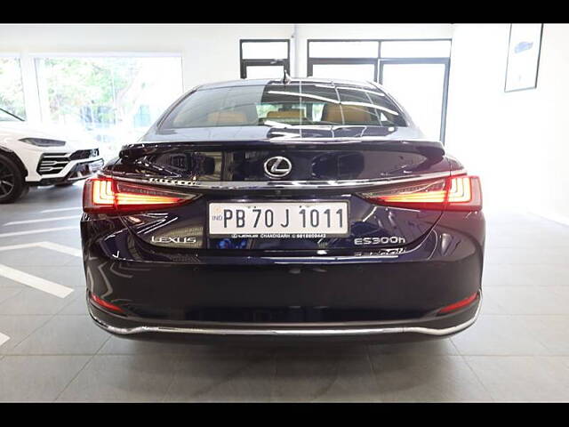 Used Lexus ES 300h Luxury in Delhi