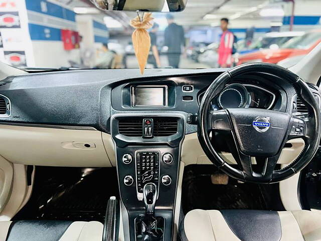 Used Volvo V40 Cross Country [2016-2019] T4 Momentum in Mumbai