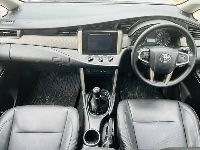 Used Toyota Innova Crysta [2016-2020] 2.4 G 8 STR [2016-2017] in Kanpur