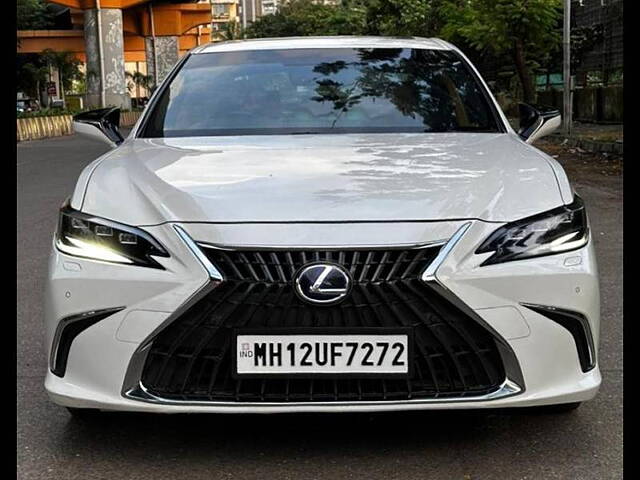 Used Lexus ES 300h Luxury in Mumbai