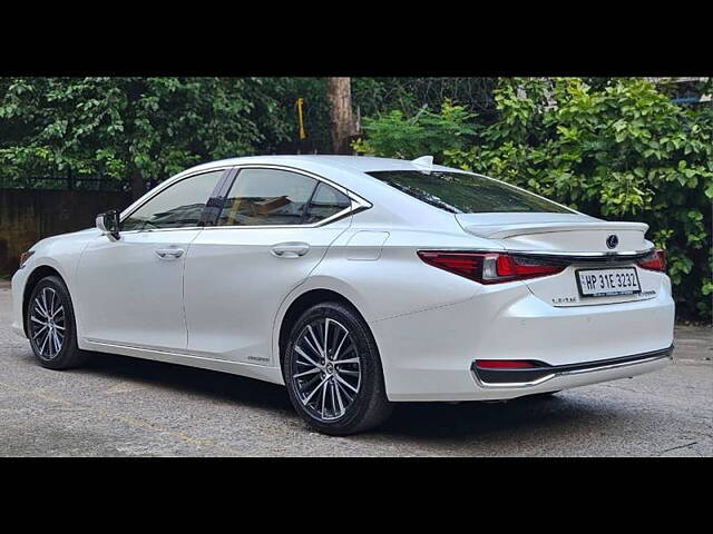 Used Lexus ES 300h Luxury in Delhi