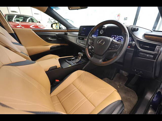 Used Lexus ES 300h Luxury in Delhi
