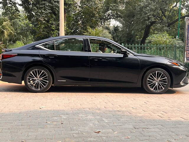 Used Lexus ES 300h Luxury in Delhi