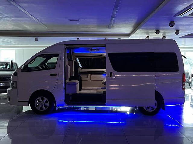 Used Toyota Commuter HiAce 3.0 L in Mumbai