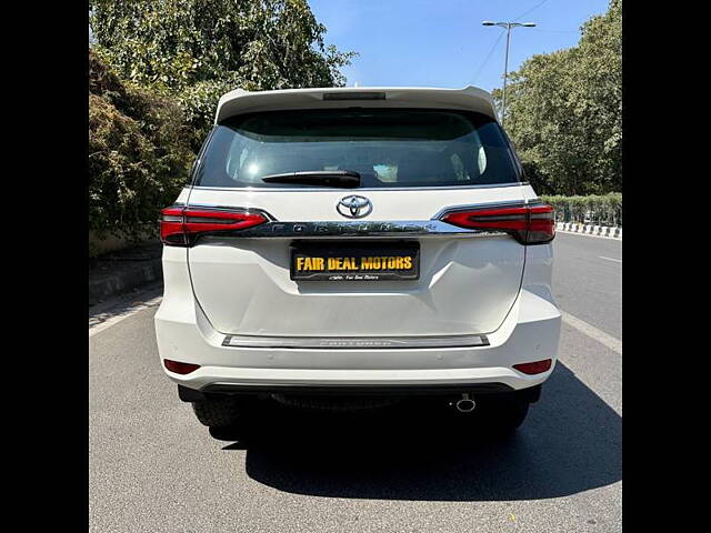 Used Toyota Fortuner 4X2 AT 2.8 Diesel in Delhi