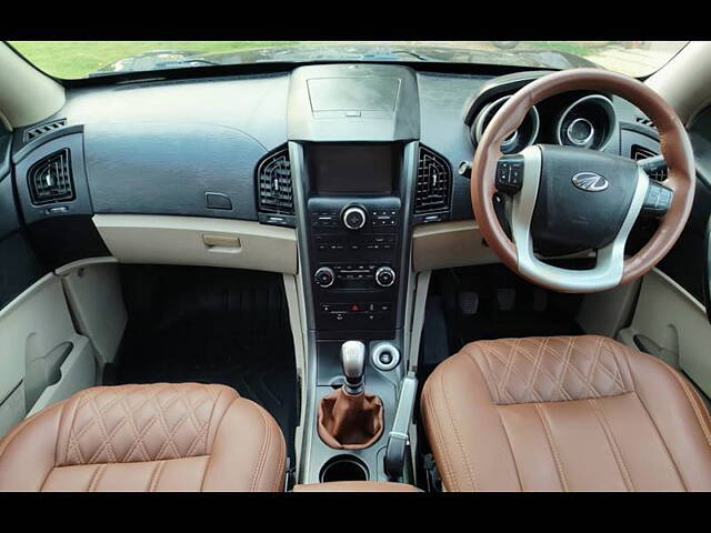 Used Mahindra XUV500 W9 [2018-2020] in Vadodara