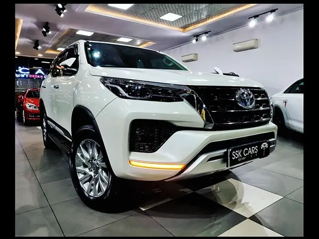 Second Hand Toyota Fortuner [2016-2021] 2.8 4x4 MT [2016-2020] in Lucknow