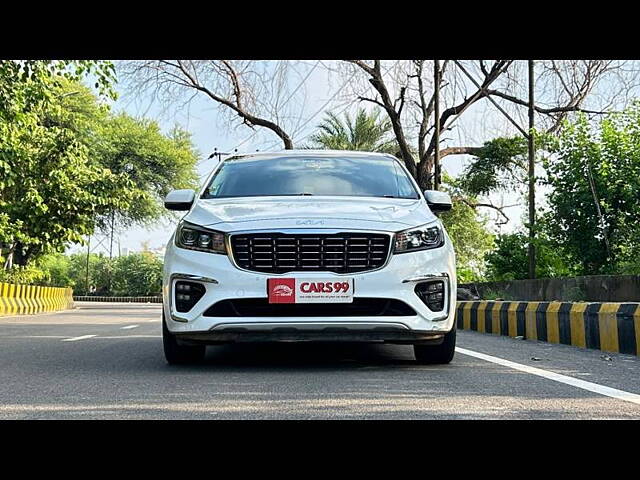 Used 2023 Kia Carnival in Noida