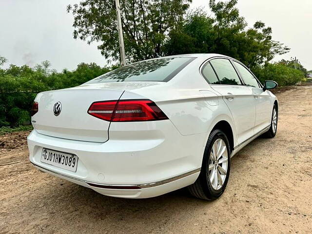 Used Volkswagen Passat Highline in Ahmedabad