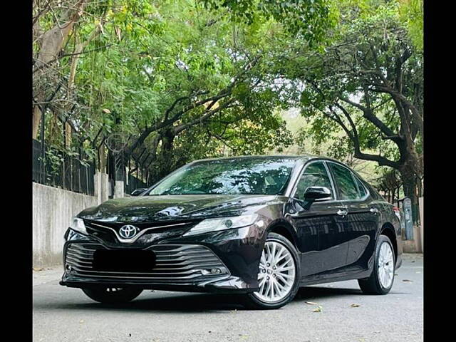 Used Toyota Camry Hybrid in Noida