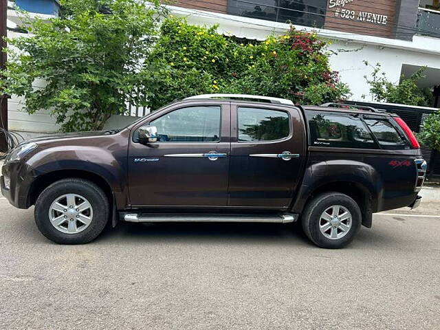 Used Isuzu D-Max V-Cross [2016-2018] 4x4 in Hyderabad