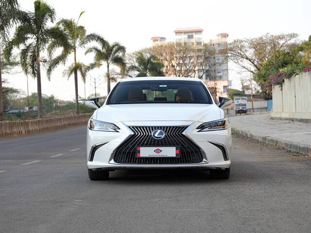 Used Lexus ES 300h Luxury in Pune