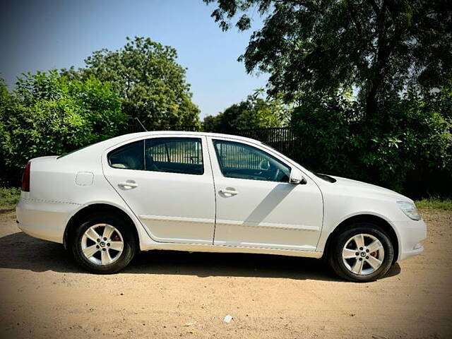 Used Skoda Laura Elegance 2.0 TDI CR MT in Ahmedabad