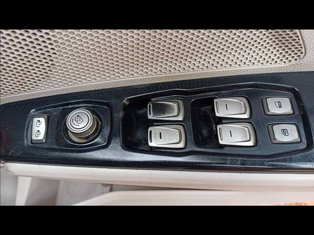 Used Mahindra XUV300 [2019-2024] 1.2 W8 (O) [2019-2019] in Kolkata