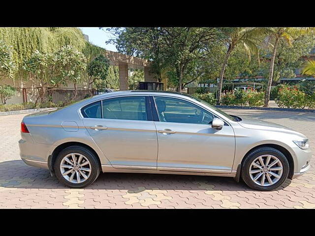 Used Volkswagen Passat Highline in Ahmedabad