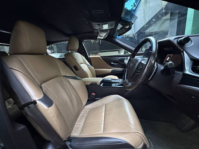 Used Lexus ES 300h Luxury in Chennai