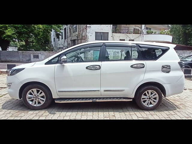 Used Toyota Innova Crysta [2016-2020] 2.4 G 7 STR [2016-2017] in Kanpur