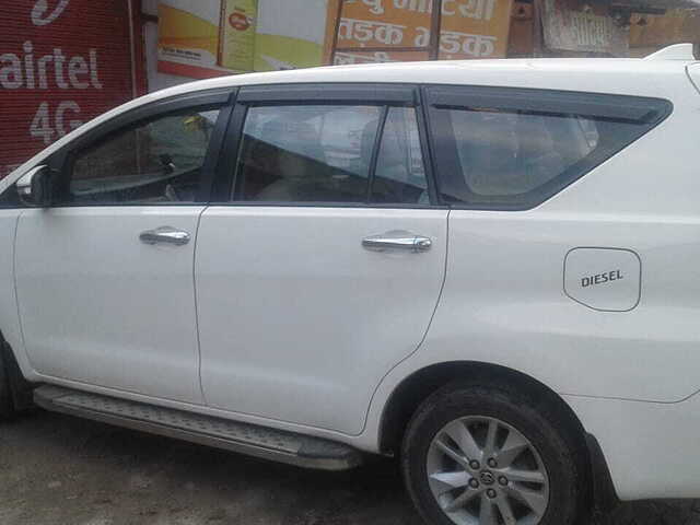 Used Toyota Innova Crysta [2016-2020] 2.4 G 8 STR [2016-2017] in Kanpur