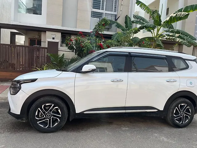 Used Kia Carens [2022-2023] Luxury Plus 1.4 Petrol DCT 7 STR in Hyderabad