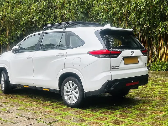 Used Toyota Innova Hycross VX Hybrid 8 STR in Thiruvananthapuram