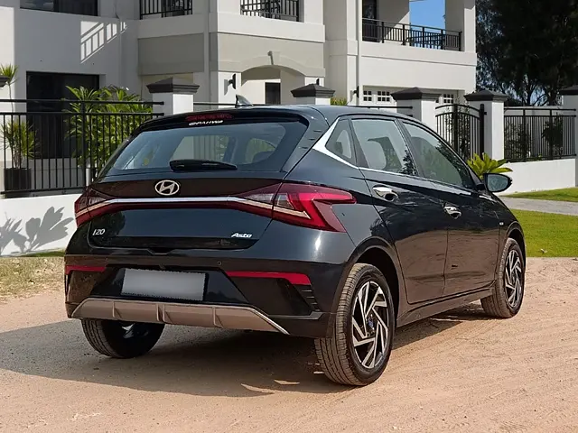 Used Hyundai i20 Asta (O) 1.2 IVT in Delhi