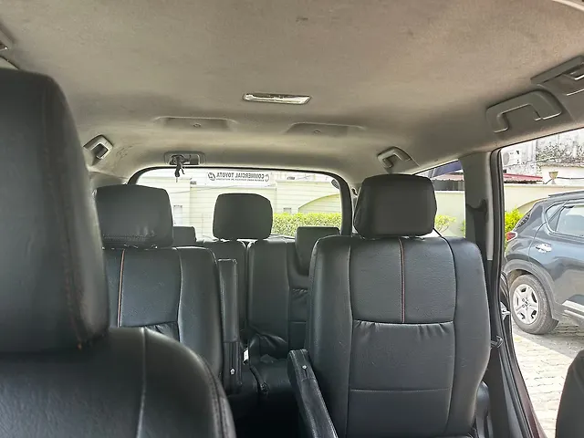 Used 2016 Toyota Innova Crysta in Shahjahanpur