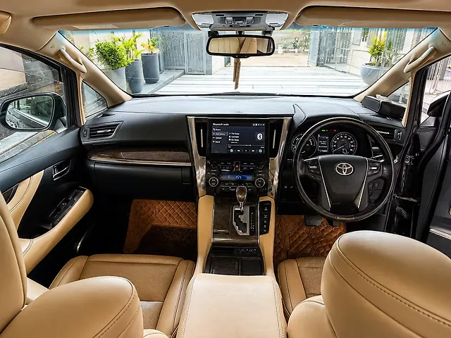 Used 2022 Toyota Vellfire in Mumbai