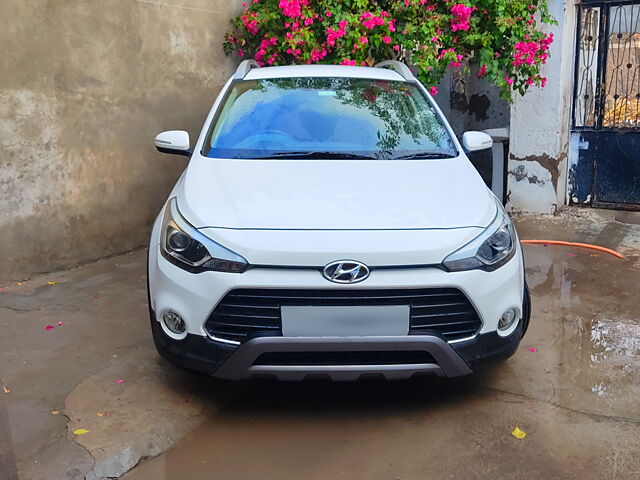 Used 2015 Hyundai i20 Active in Surendranagar