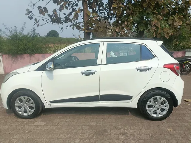 Used 2016 Hyundai Grand i10 in Kolhapur