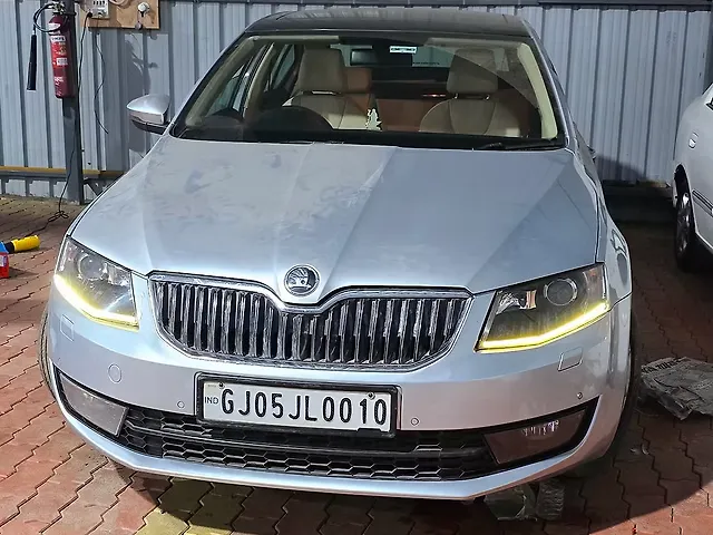 Used 2015 Skoda Octavia in Surat