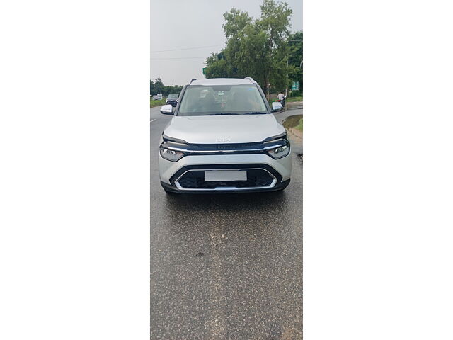 Used 2022 Kia Carens in Mainpuri