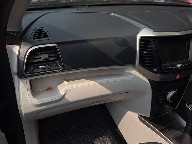 Used Mahindra XUV300 [2019-2024] W8(O) 1.2 Petrol Dual Tone [2020] in Kanpur Nagar