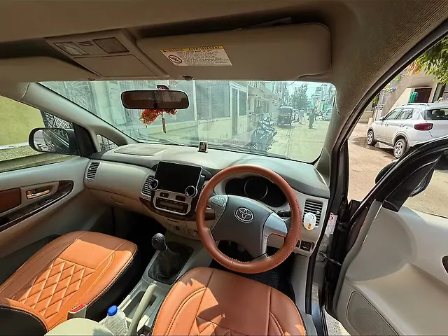 Used 2013 Toyota Innova in Anand