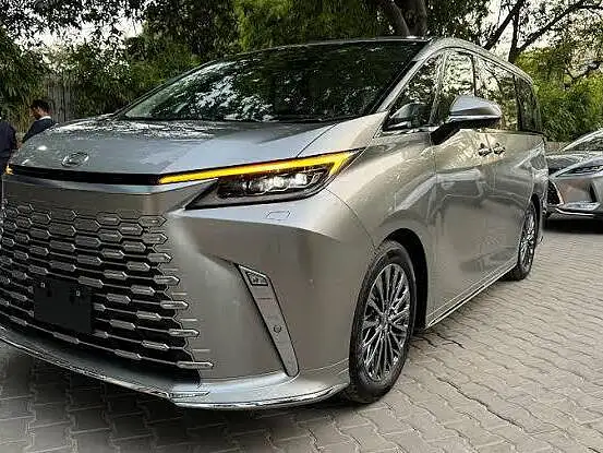 Used 2025 Lexus LM in Delhi