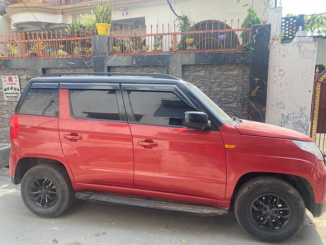 Used Mahindra TUV300 [2015-2019] T8 mHAWK100 Dual Tone in Lucknow