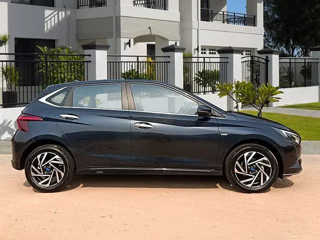 Used Hyundai i20 Asta (O) 1.2 IVT in Delhi