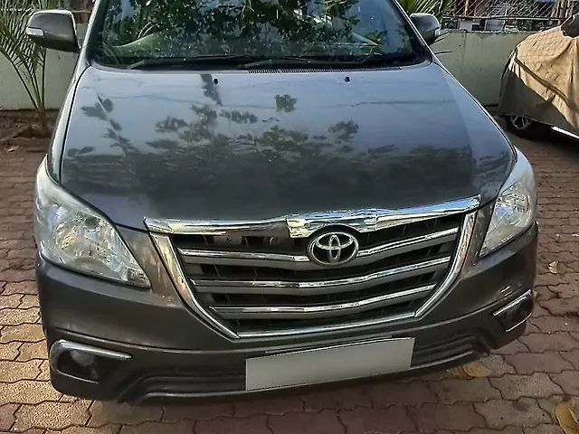 Used 2014 Toyota Innova in Surat
