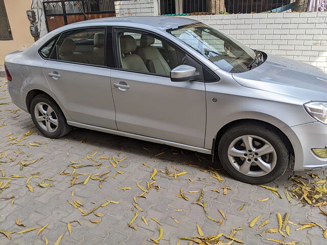 Used Skoda Rapid [2014-2015] 1.5 TDI CR Ambition with Alloy Wheels in Gurgaon