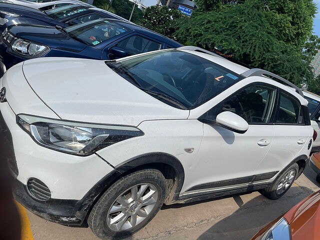 Used 2017 Hyundai i20 Active in Delhi