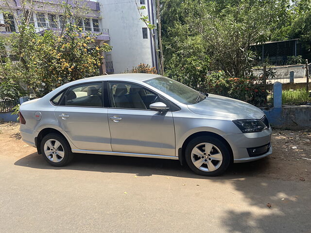 Used Skoda Rapid Ambition 1.6 MPI in Kolkata