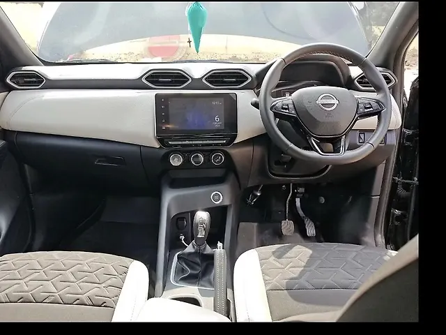 Used Nissan Magnite Tekna Petrol Automatic (AMT) in Ulhasnagar