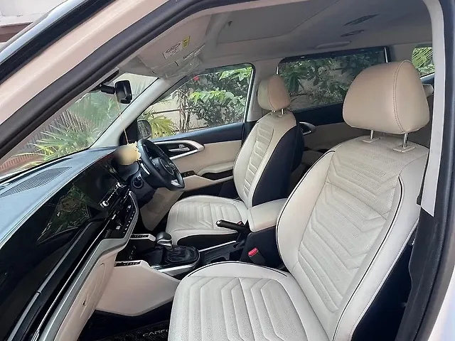 Used Kia Carens [2022-2023] Luxury Plus 1.4 Petrol DCT 7 STR in Hyderabad