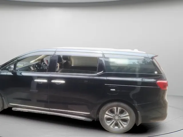 Used 2020 Kia Carnival in Bangalore