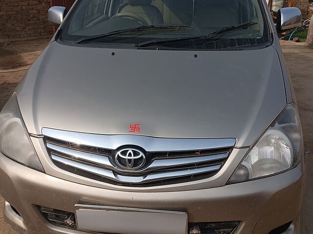 Used 2011 Toyota Innova in Ganganagar