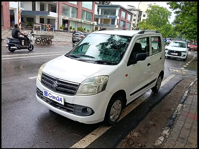 Used 2011 Maruti Suzuki Wagon R in Surat